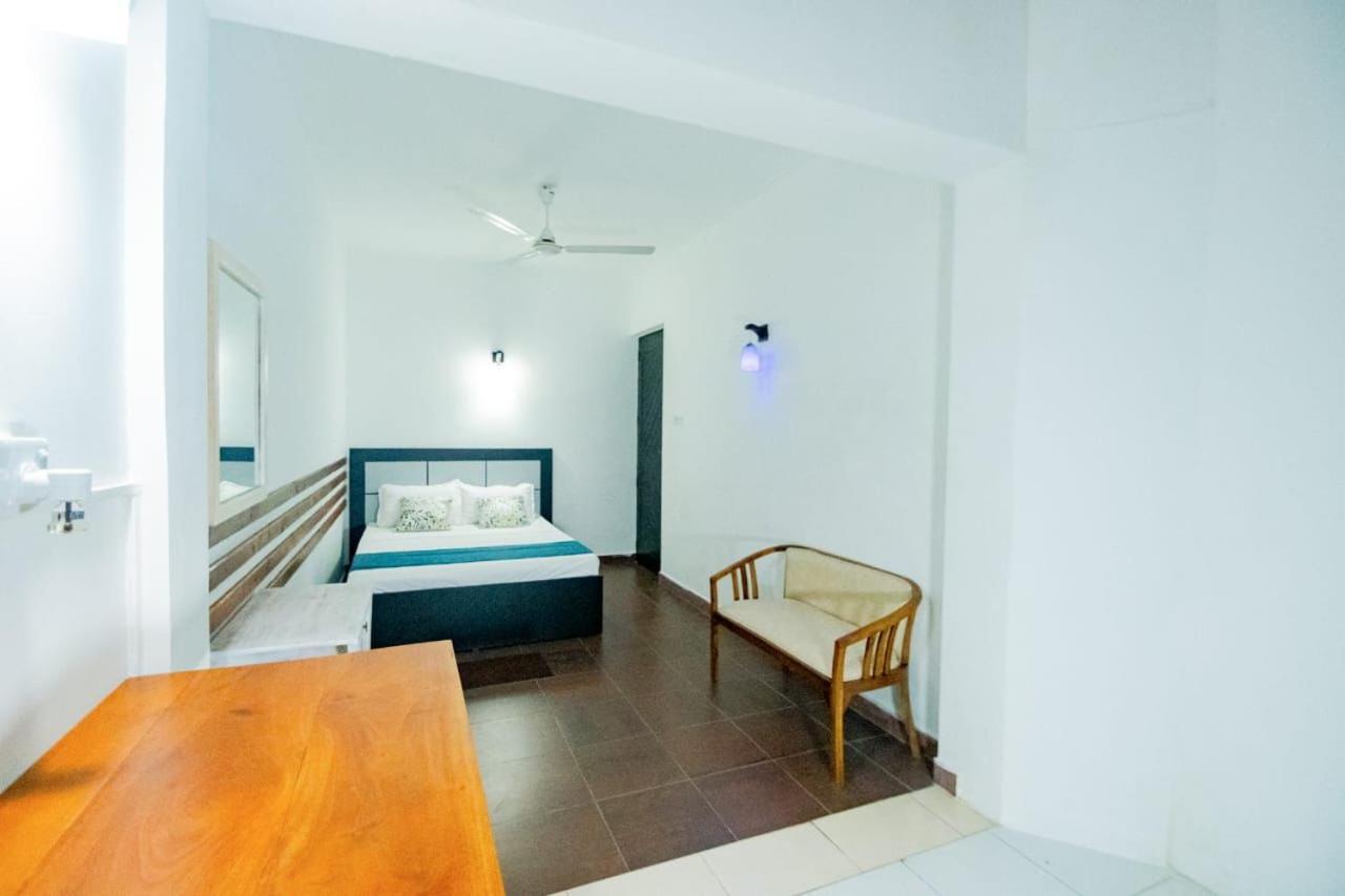 Hotel One Sixty Dehiwala-Mount Lavinia Exteriör bild
