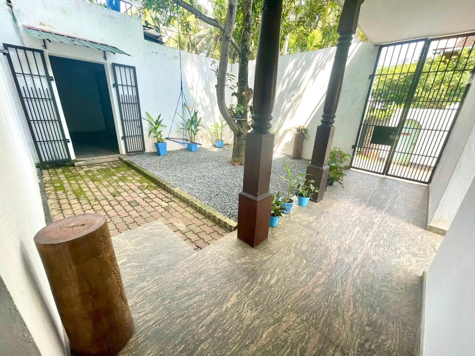 Hotel One Sixty Dehiwala-Mount Lavinia Exteriör bild