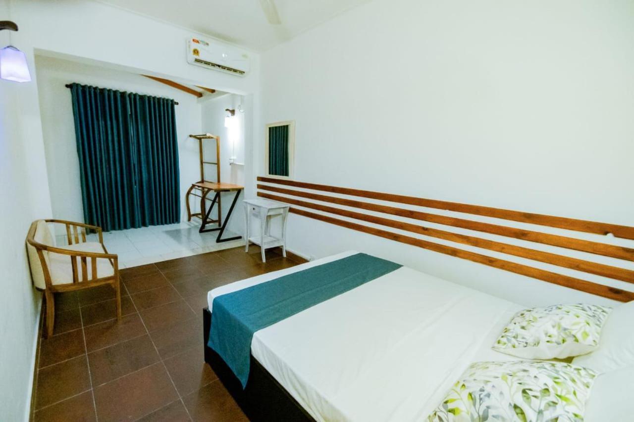 Hotel One Sixty Dehiwala-Mount Lavinia Exteriör bild