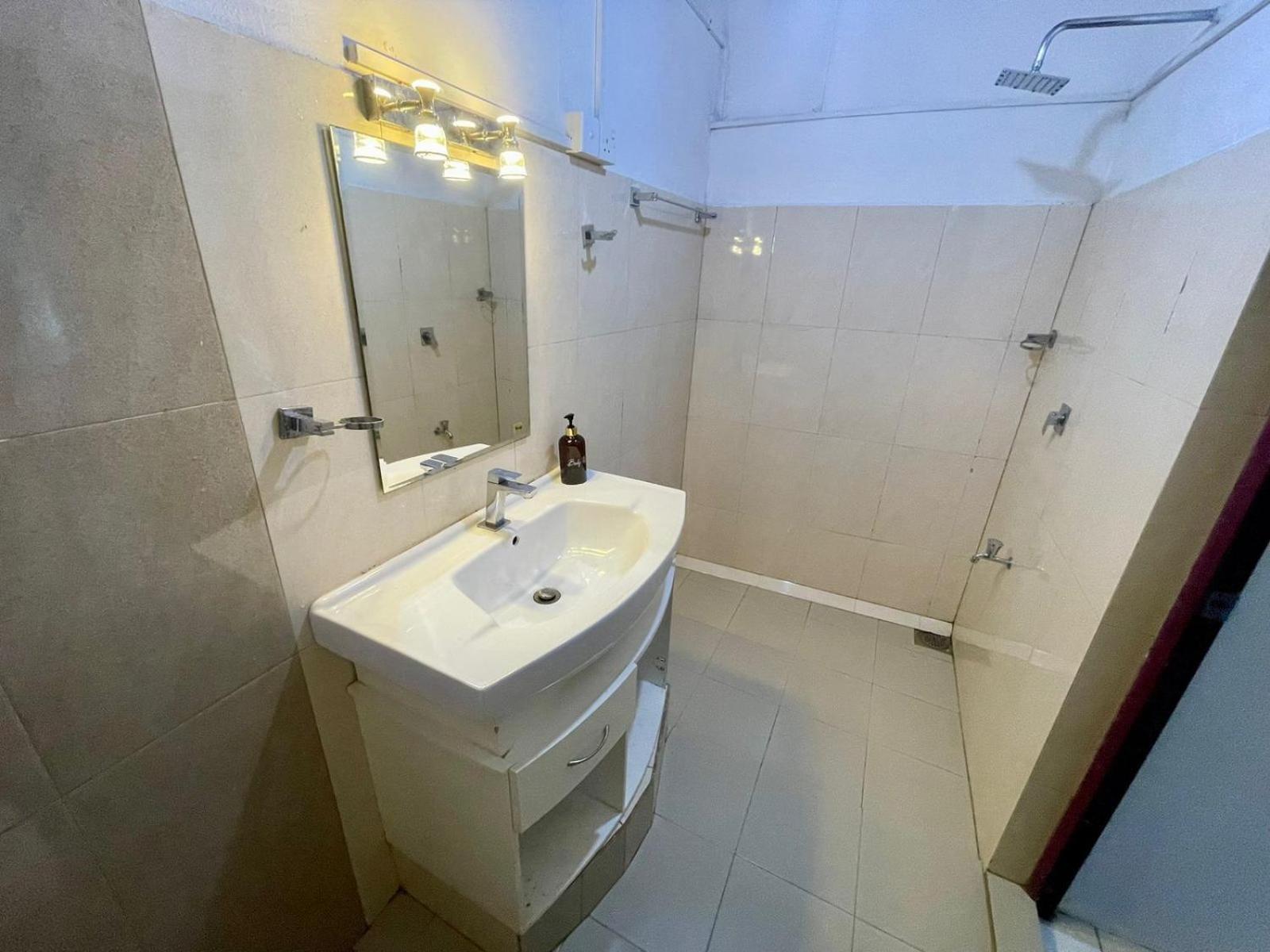 Hotel One Sixty Dehiwala-Mount Lavinia Exteriör bild